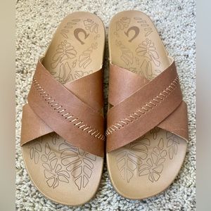 OluKai women’s sandals, sz 7